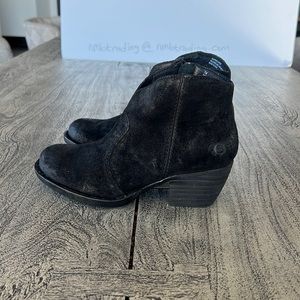 Designer Born concept leather upper and cushioning rubberized outsole 7M boots